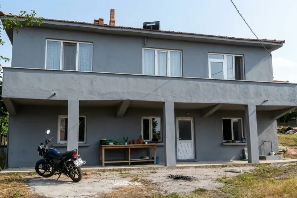GÖNEN BALCI KÖYÜNDE YETİŞKİN MEYVE AĞAÇLARIYLA DOLU 2.300 M2